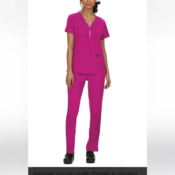 Koi Basics Scrub set - Picture 1 of 4